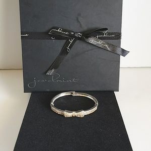 listing-status-banner